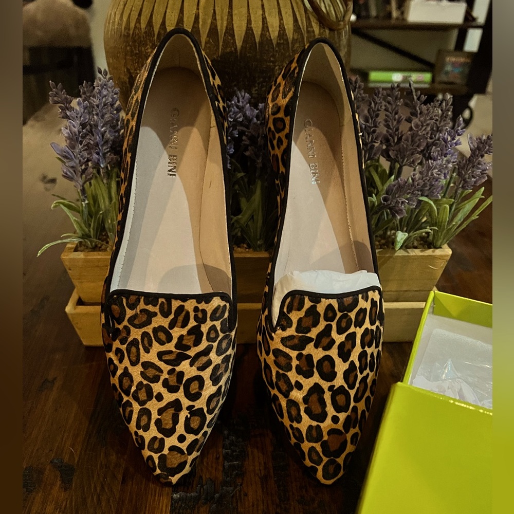 Gianni Bini Melbin Natural Flats Size 9. Brand New / Never Worn.